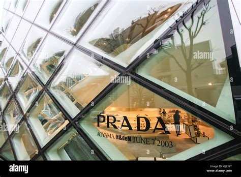 prada boutique 2003